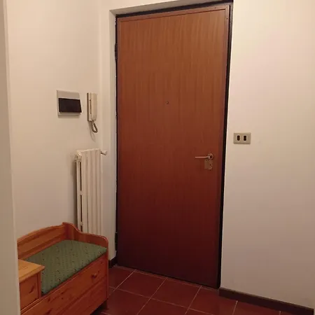 Con Box Auto E Ripostiglio Sci Apartman