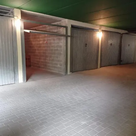 Con Box Auto E Ripostiglio Sci Apartment Oulx