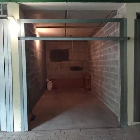 Con Box Auto E Ripostiglio Sci Oulx