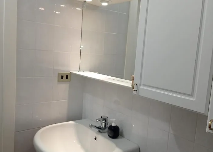 Con Box Auto E Ripostiglio Sci شقة أولكس