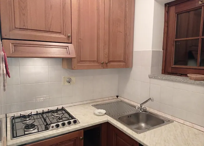 Con Box Auto E Ripostiglio Sci شقة