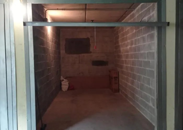 Con Box Auto E Ripostiglio Sci أولكس